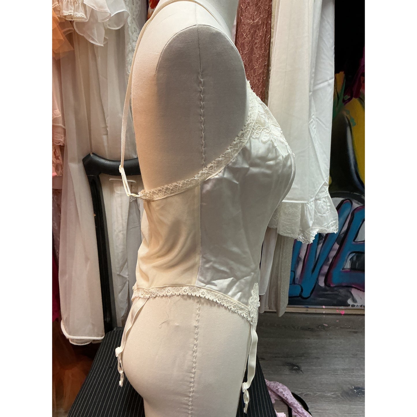 VINTAGE IVORY LACE TEDDY MEDIUM