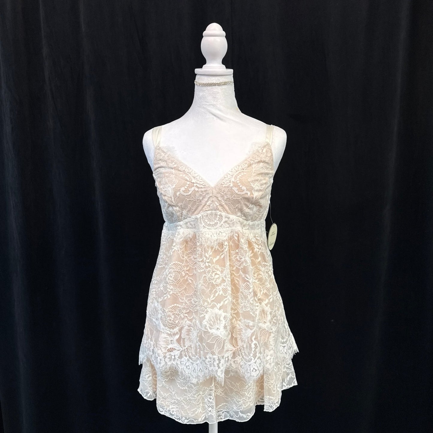 VINTAGE LACE BRIDAL PAJAMA SET: MEDIUM