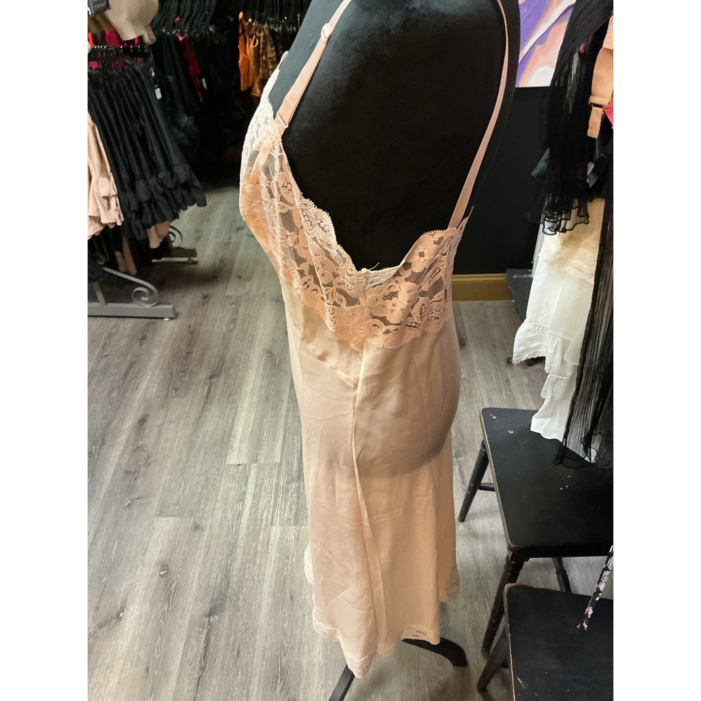 VINTAGE OLGA PEACH SLIP DRESS (SIZE 36 BUST)