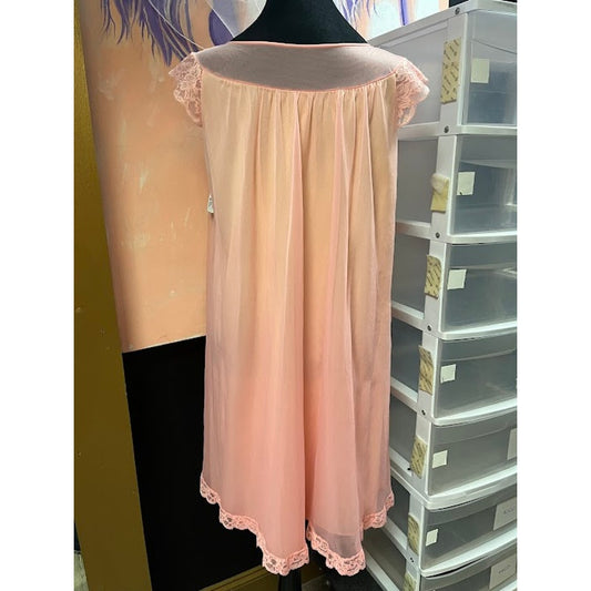 VINTAGE SHADOWLINE PEACH SHORT GOWN (SIZE SMALL)