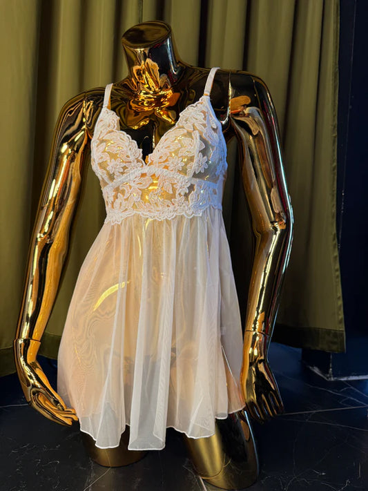 16207 KILO BRAVA EMBROIDERY BABYDOLL: WHITE