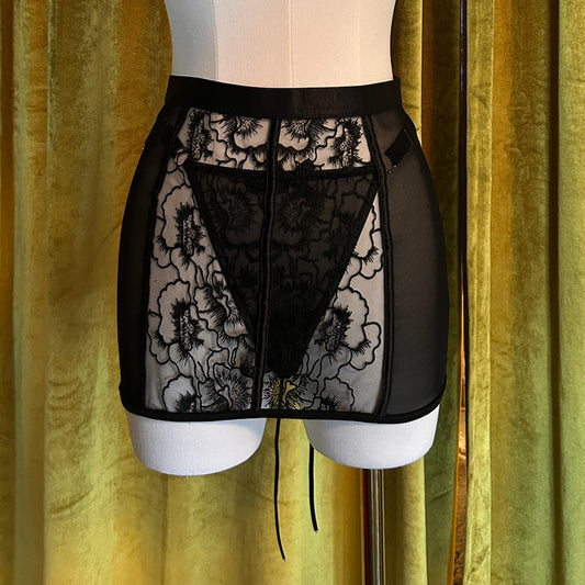 KILO BRAVA SKIRT & G-STRING SET: BLACK EMBROIDERY