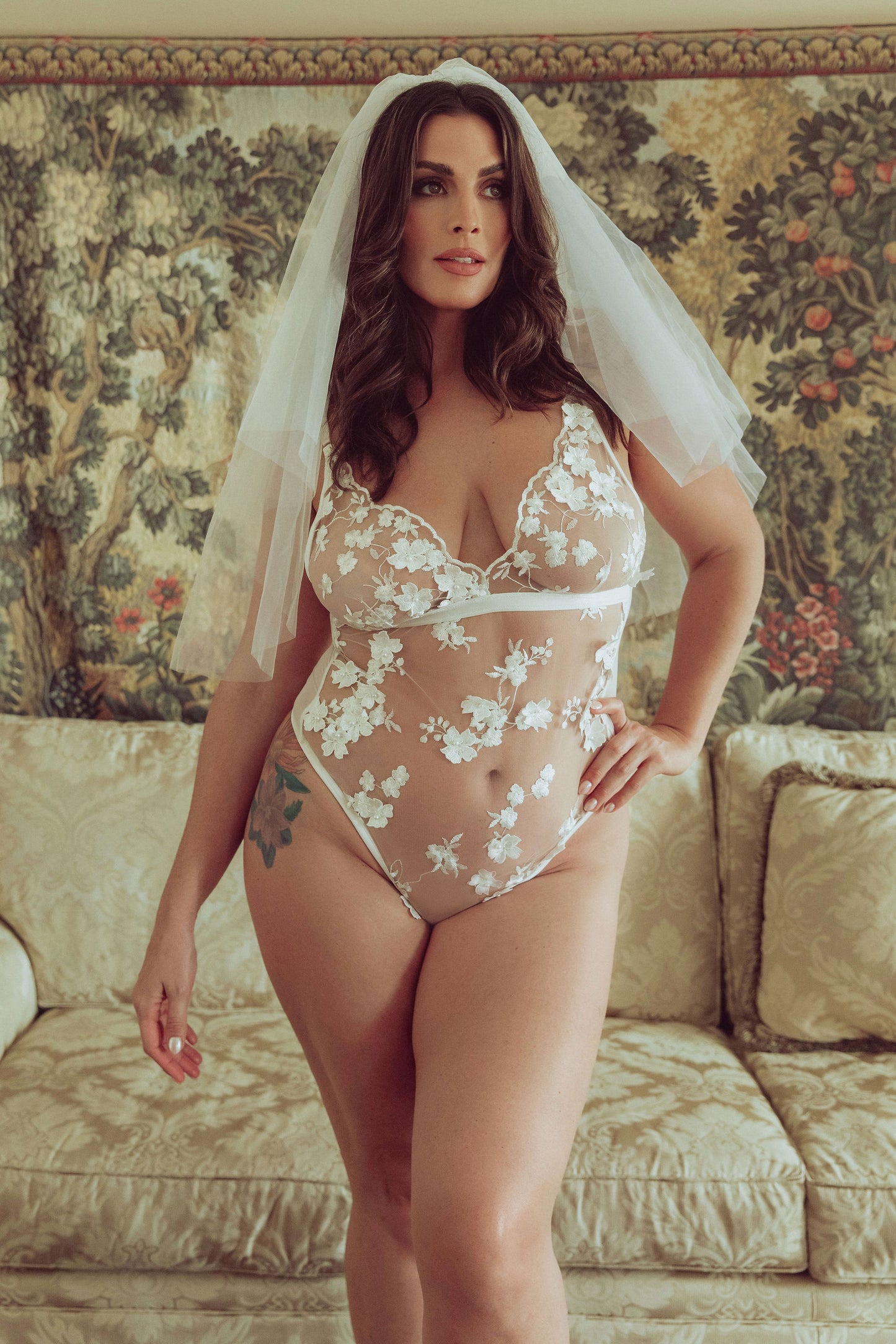 KILO BRAVA WHITE 3D-FLORAL BODYSUIT