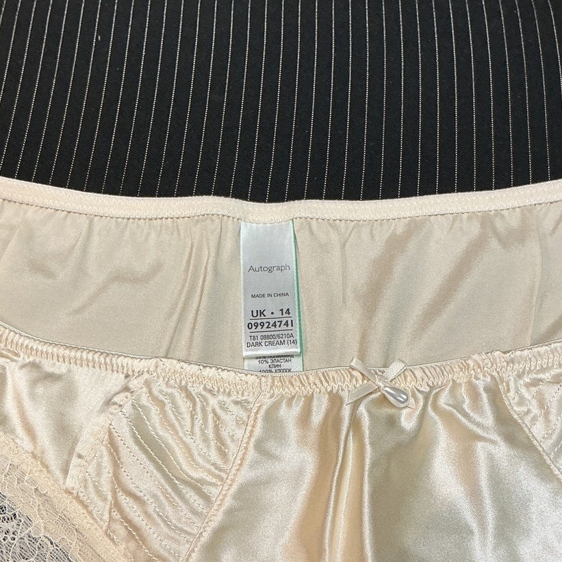 VINTAGE AUTOGRAPH CREAM SATIN & LACE PANTIES (SIZE 10)