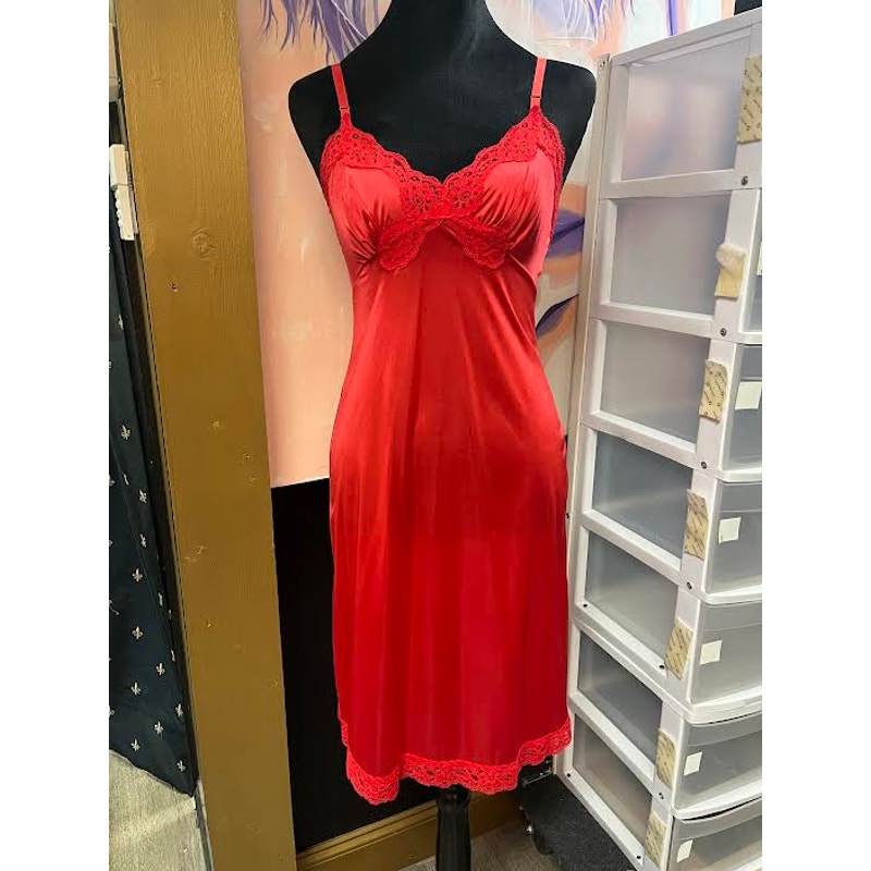VINTAGE VASSERETTE RED SLIP DRESS (SIZE 32 BUST)
