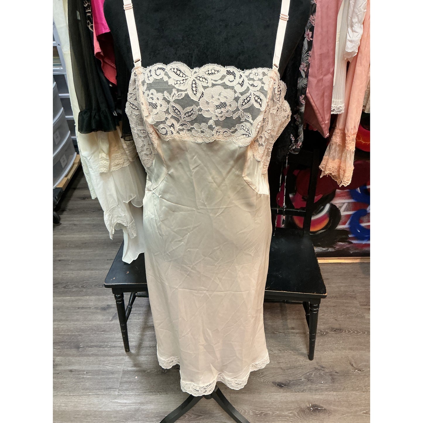 VINTAGE OLGA PEACH SLIP DRESS (SIZE 36 BUST)