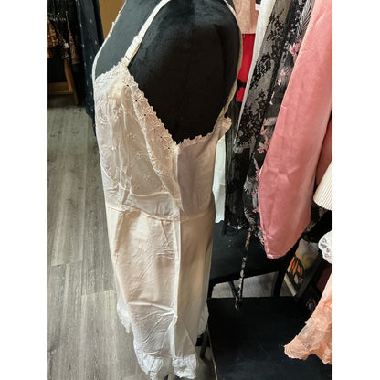 VINTAGE CHARMODE WHITE EMBROIDERED SLIP DRESS ( SIZE 40 BUST/LARGE)