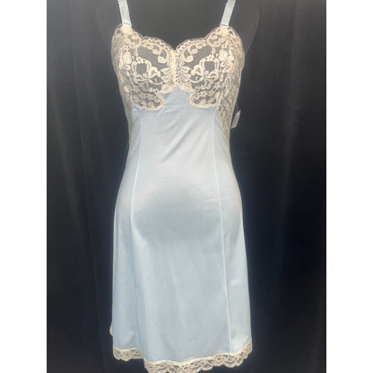 VINTAGE WONDERMAID BABYBLUE CHEMISE: SIZE 32/SMALL