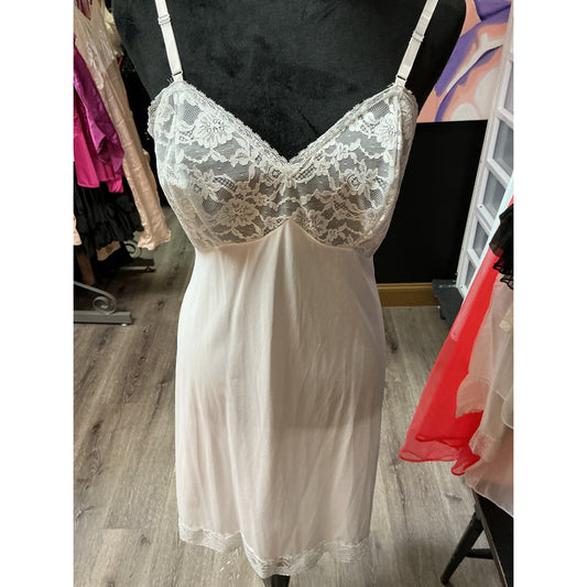 VINTAGE VANITY FAIR LIGHT BLUE SLIP DRESS (SIZE 34 BUST)