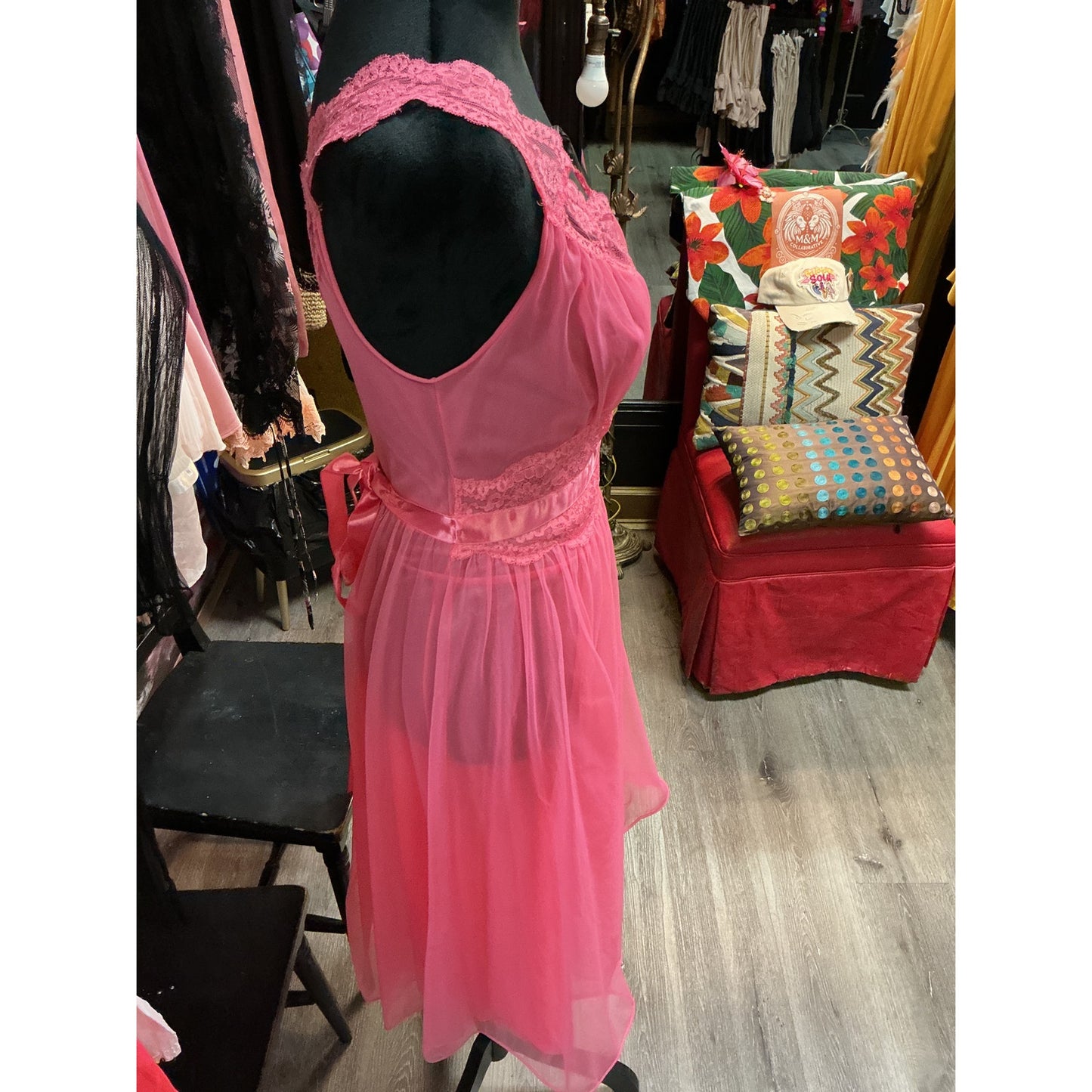 VINTAGE VANITY FAIR HOT PINK SLIP DRESS (SIZE 32 BUST/XS)
