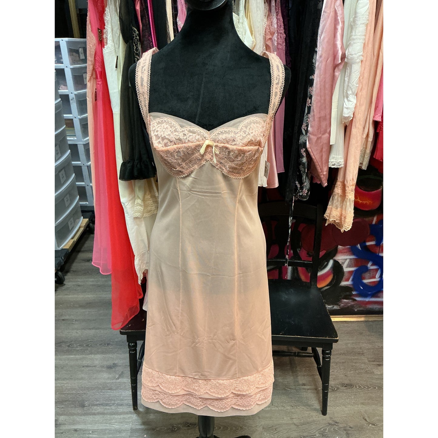VINTAGE KAYSER PEACH SLIP DRESS (SIZE 34 BUST/SMALL)