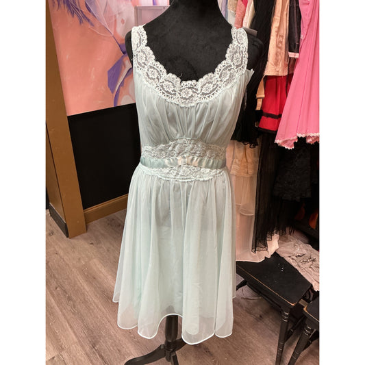 VINTAGE VANITY FAIR LIGHT BLUE SLIP DRESS (SIZE 38 BUST)