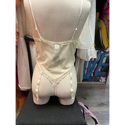 VINTAGE IVORY  LACE TEDDY MEDIUM