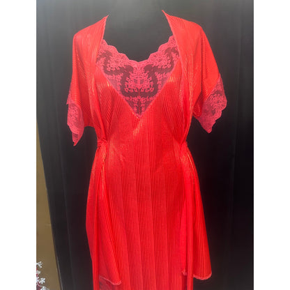 VINTAGE 2 PIECE RED ROBE & CHEMISE SET: MEDIUM/LARGE