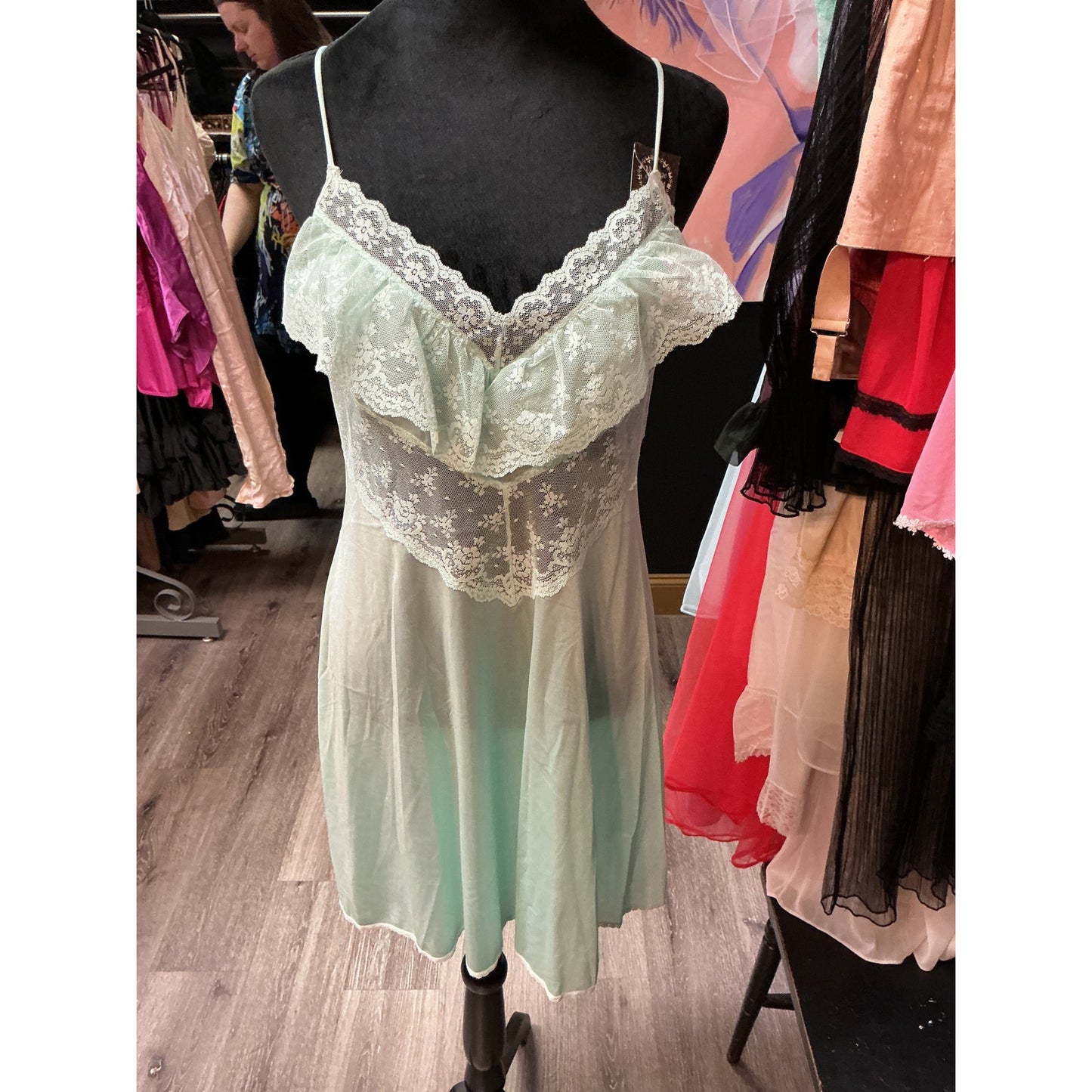 VINTAGE ARISOCRAFT GREEN LACE SLIP DRESS (SIZE MEDIUM)