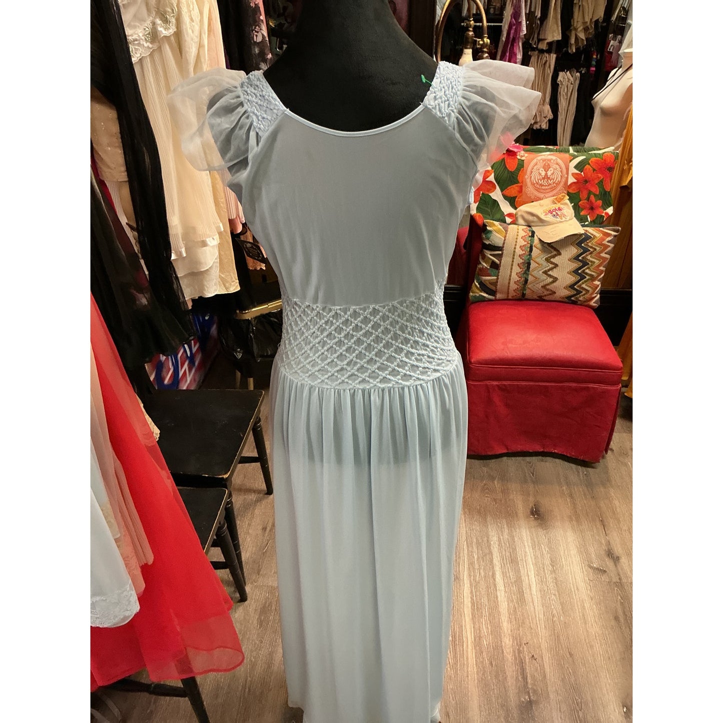 VINTAGE LIGHT BLUE FULL LENTH SLIP DRESS (SIZE S/M)