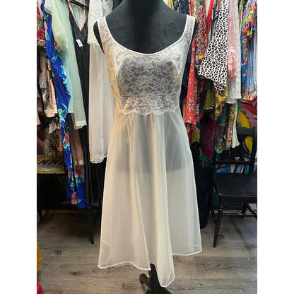 VINTAGE LILLIAN PEIGNOIR WHITE SET SZ 34