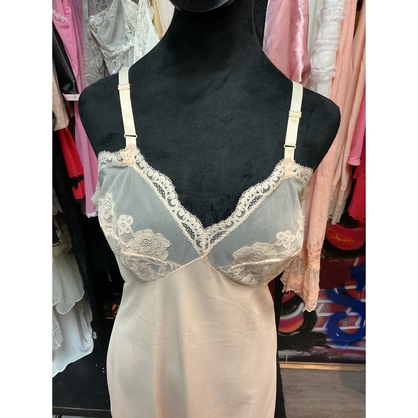 VINTAGE GOSSARD ARTEMIS #8115 EMBROIDERED PEACH SLIP DRESS (SIZE 36 BUST)