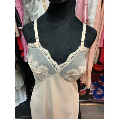 VINTAGE GOSSARD ARTEMIS #8115 EMBROIDERED PEACH SLIP DRESS (SIZE 36 BUST)