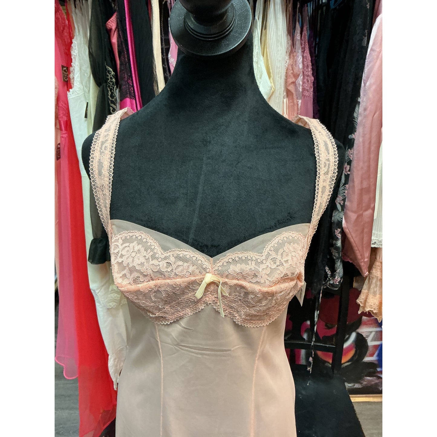 VINTAGE KAYSER PEACH SLIP DRESS (SIZE 34 BUST/SMALL)