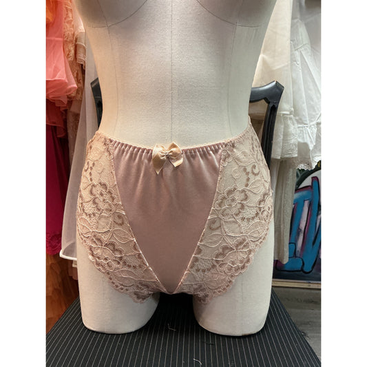 VINTAGE HIGH WAISTED LIGHT PINK PANTY (SIZE 10)