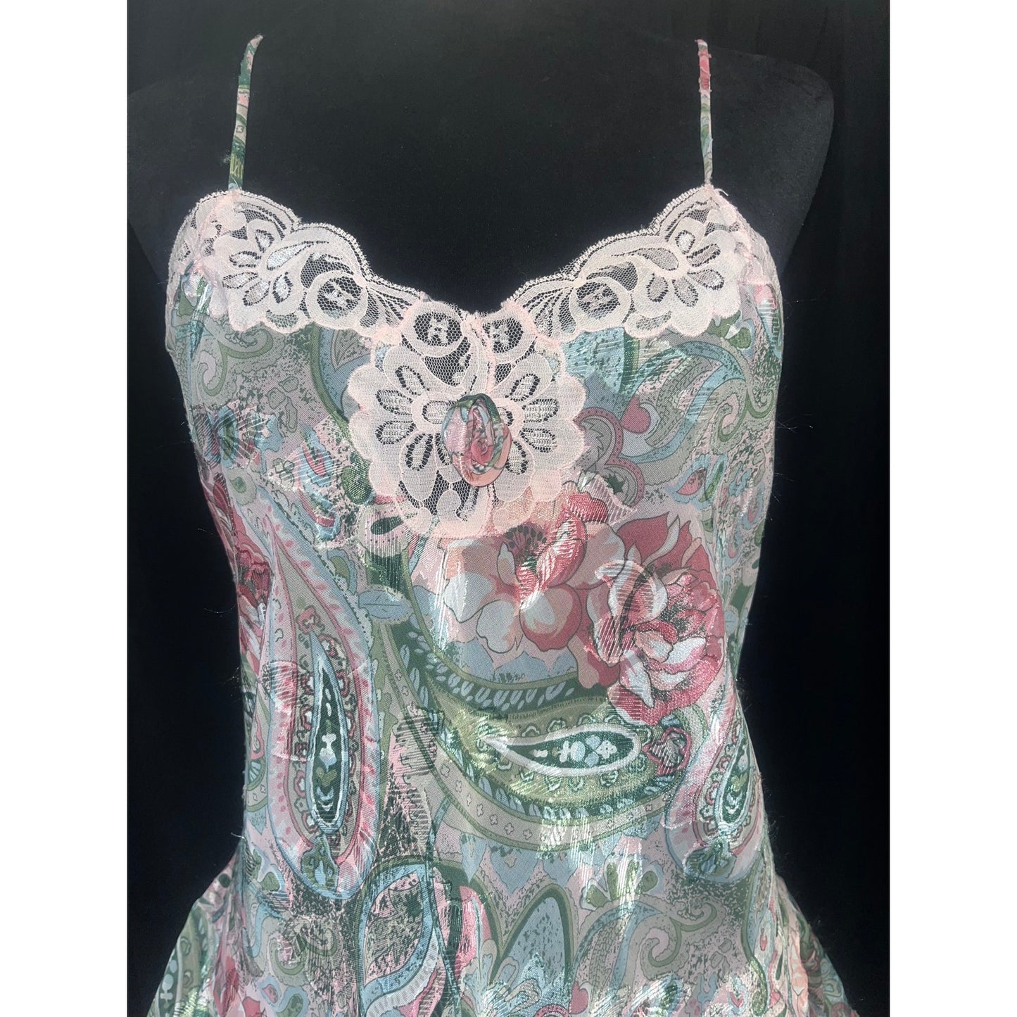 VINTAGE VS FLORAL GOLD LABEL CHEMISE: MEDIUM