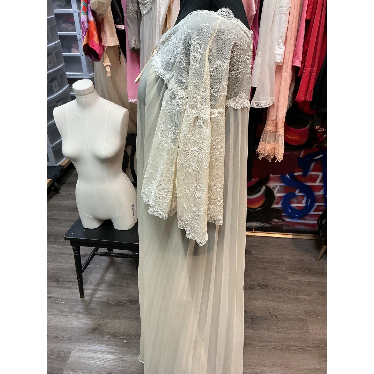 VANITY FAIR PLEATED LONG ROBE CREAM