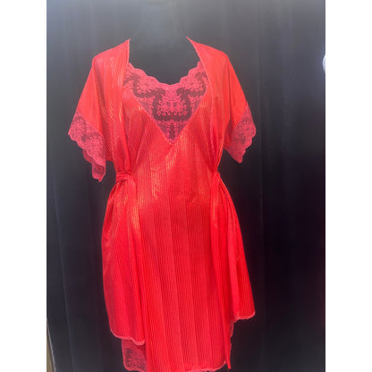 VINTAGE 2 PIECE RED ROBE & CHEMISE SET: MEDIUM/LARGE