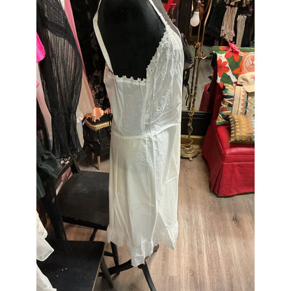VINTAGE CHARMODE WHITE EMBROIDERED SLIP DRESS ( SIZE 40 BUST/LARGE)