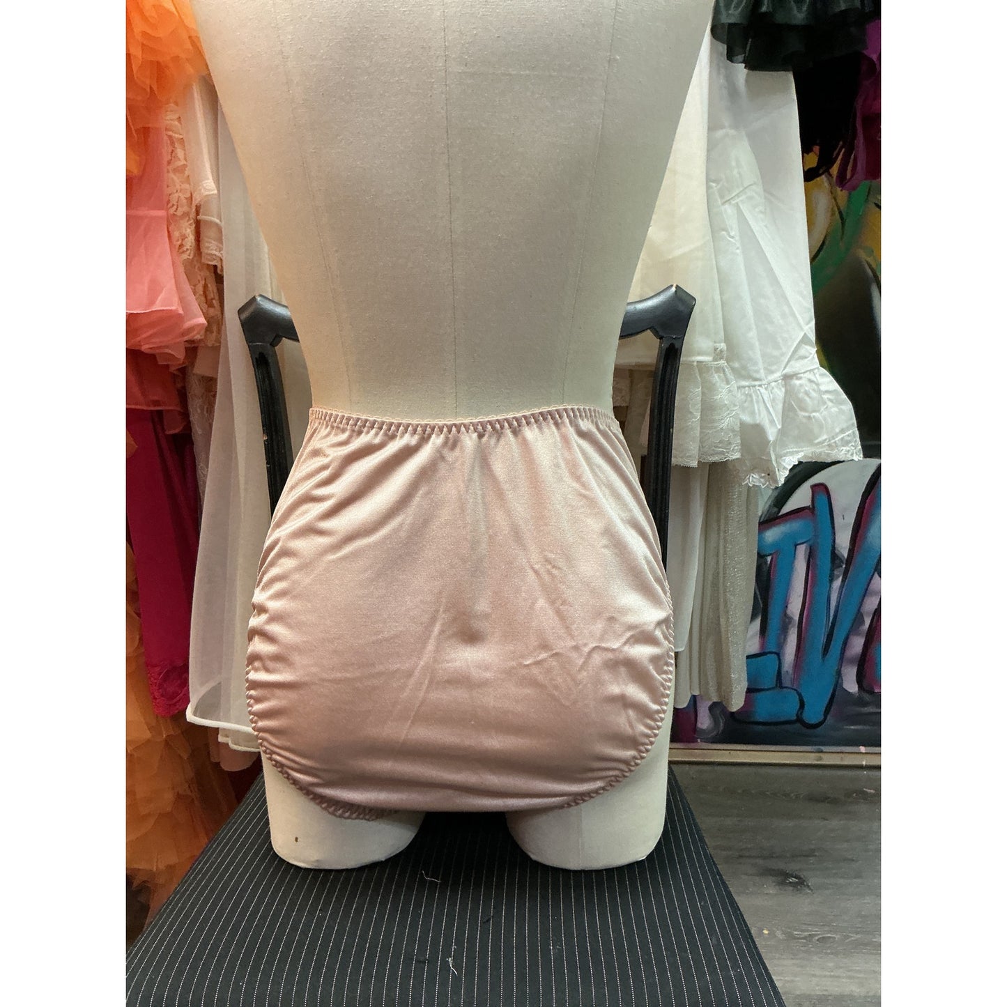 VINTAGE HIGH WAISTED LIGHT PINK PANTY (SIZE 10)