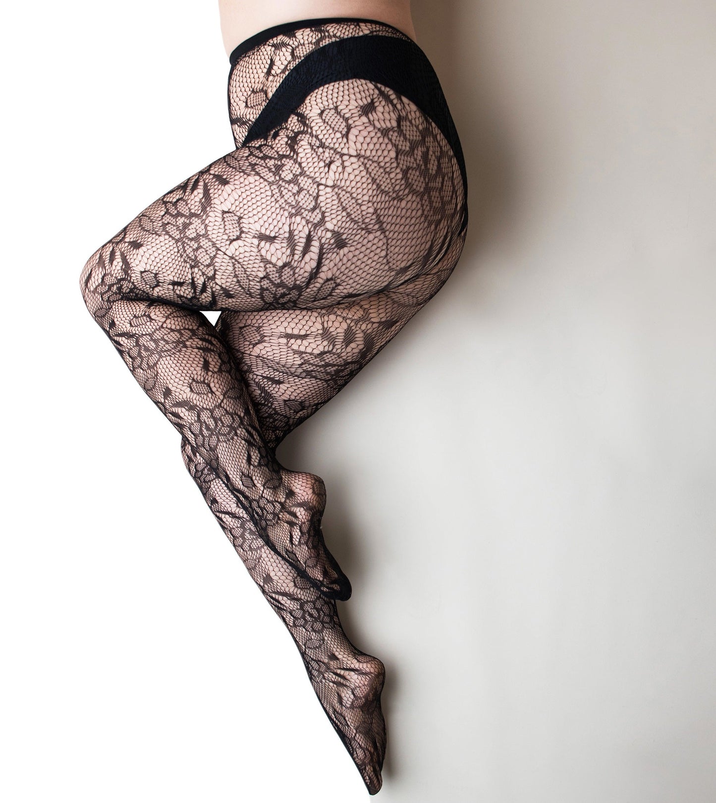 KIX'IES FLOWER FISHNET BLACK TIGHTS
