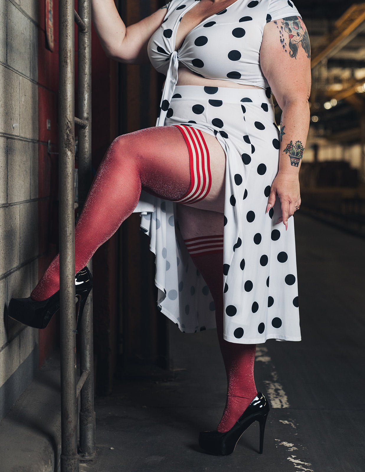 KIX'IES HOLLY SHIMMER CRANBERRY THIGH HIGHS