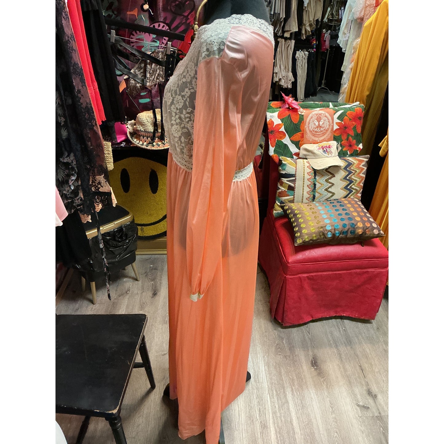 VINTAGE MISS ELAINE TANGERINE DRESSING GOWN (SIZE M/L)