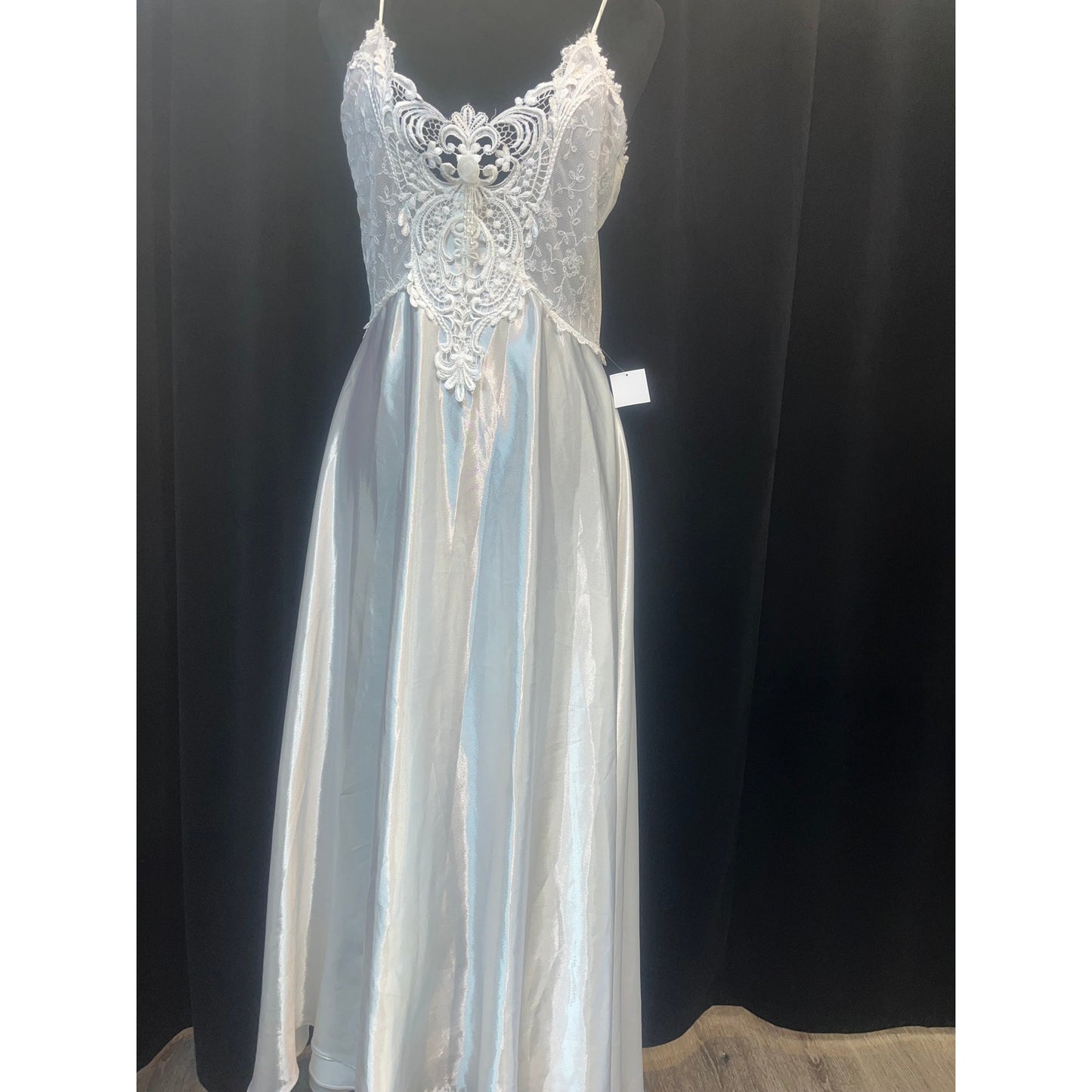 VINTAGE WISTERIA BRIDAL GOWN: MEDIUM