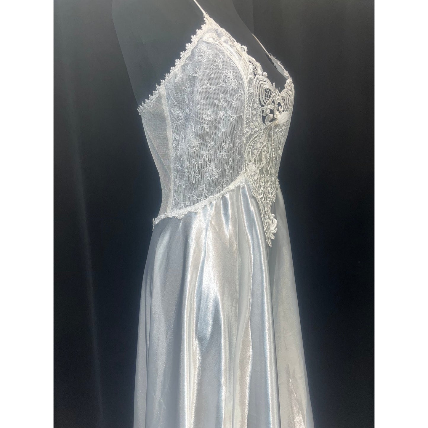 VINTAGE WISTERIA BRIDAL GOWN: MEDIUM