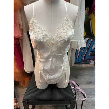 VINTAGE IVORY  LACE TEDDY MEDIUM