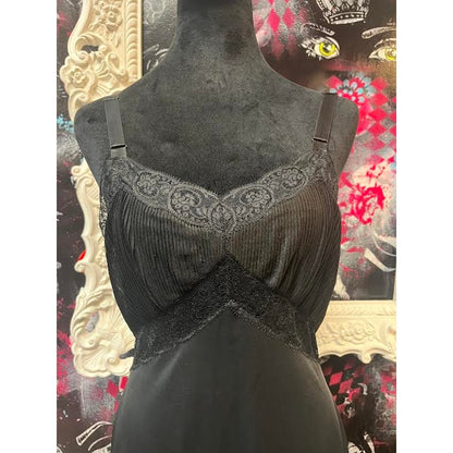 VINTAGE HARVY WOODS BLACK SLIP DRESS (SIZE 34 BUST)