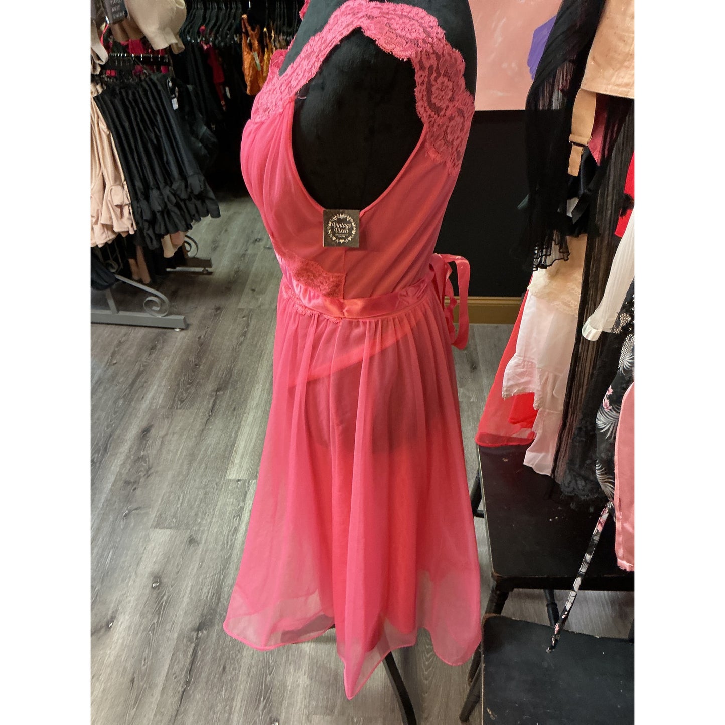 VINTAGE VANITY FAIR HOT PINK SLIP DRESS (SIZE 32 BUST/XS)