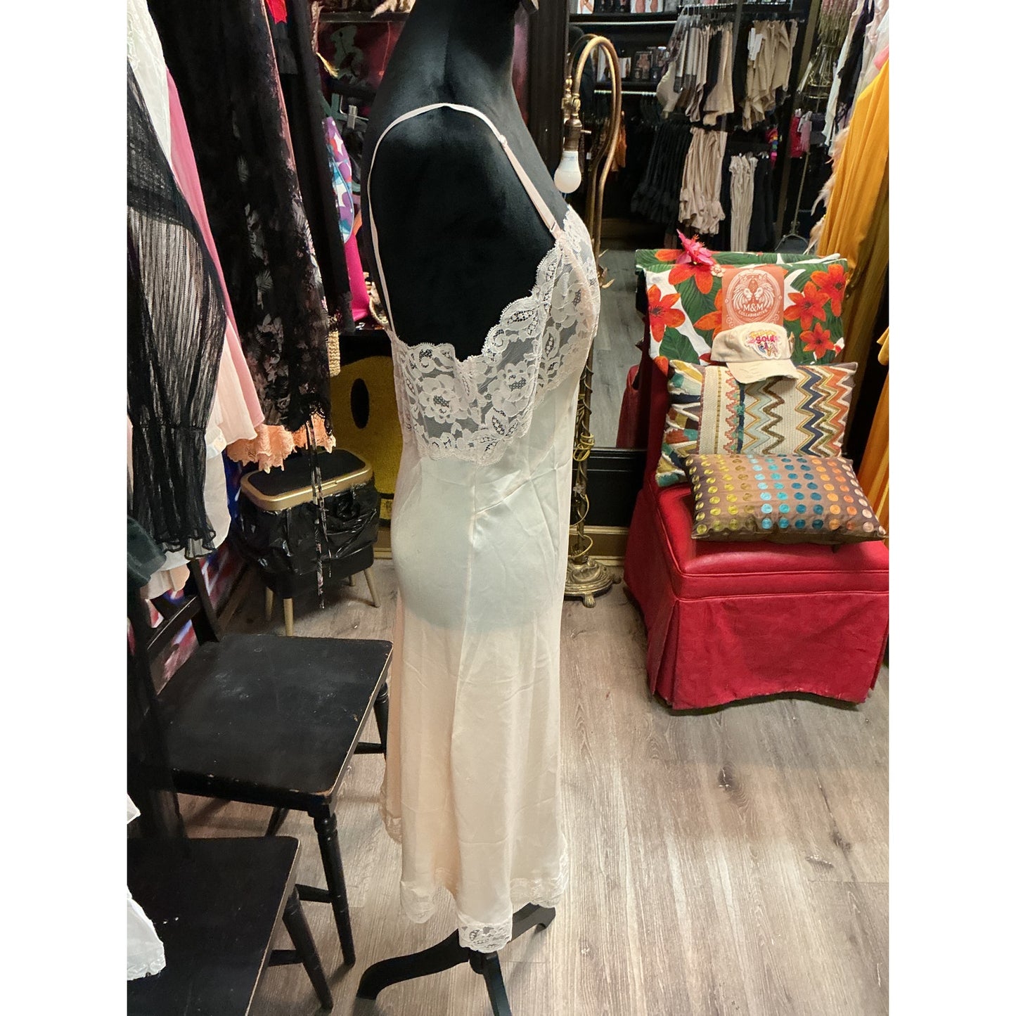 VINTAGE OLGA PEACH SLIP DRESS (SIZE 36 BUST)