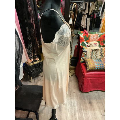 VINTAGE GOSSARD ARTEMIS #8115 EMBROIDERED PEACH SLIP DRESS (SIZE 36 BUST)