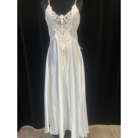 VINTAGE WISTERIA BRIDAL GOWN: MEDIUM