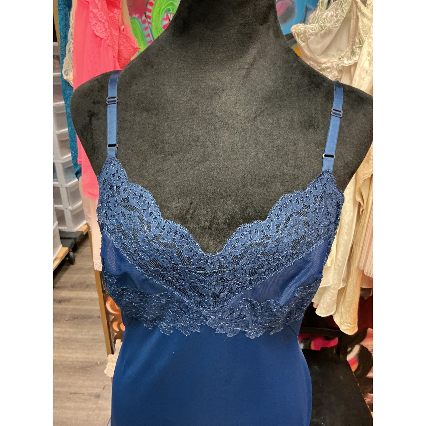 VINTAGE VASSERETTE NAVY BLUE SLIP DRESS (SIZE 34 BUST)