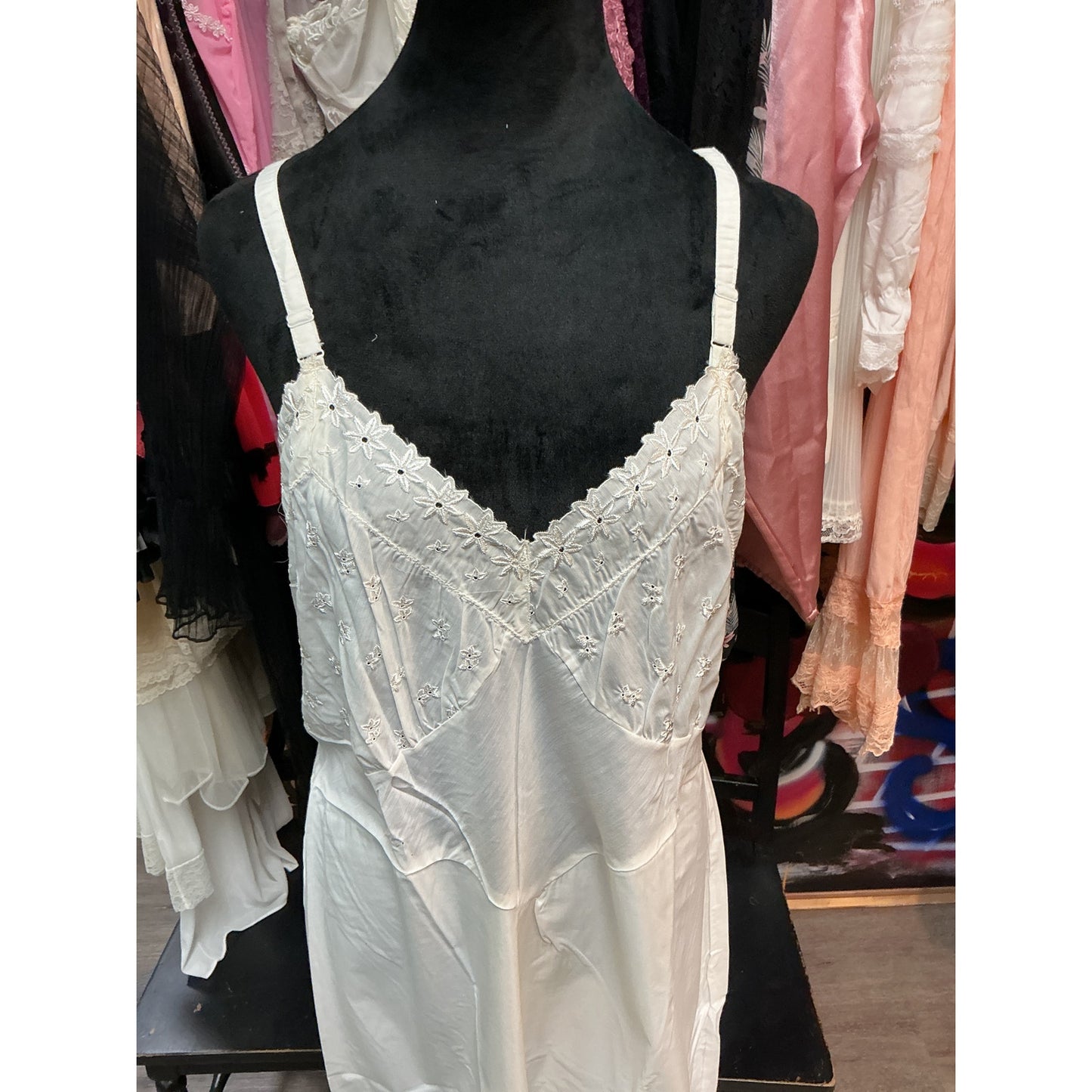 VINTAGE CHARMODE WHITE EMBROIDERED SLIP DRESS ( SIZE 40 BUST/LARGE)
