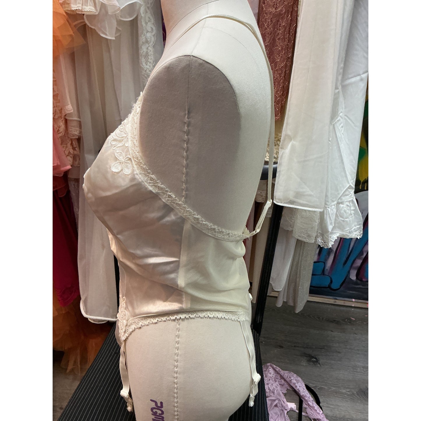 VINTAGE IVORY  LACE TEDDY MEDIUM