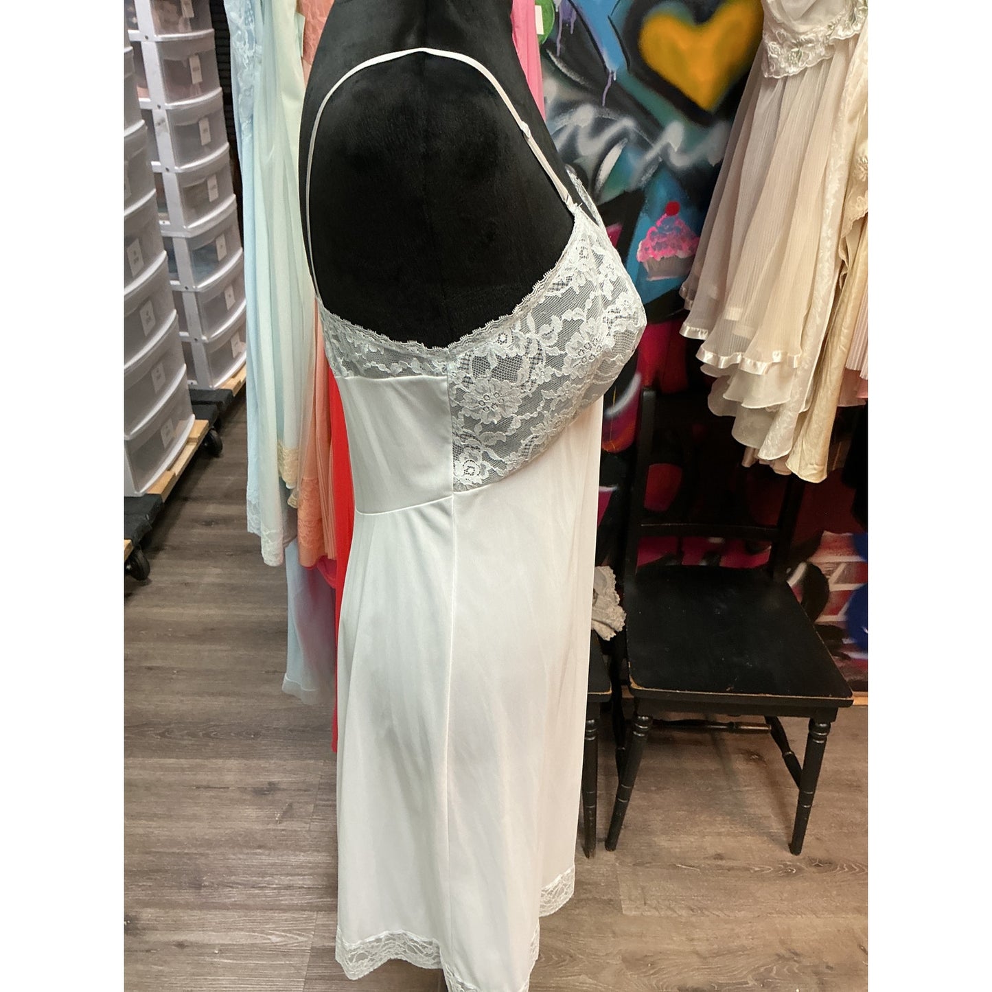 VINTAGE VANITY FAIR LIGHT BLUE SLIP DRESS (SIZE 34 BUST)