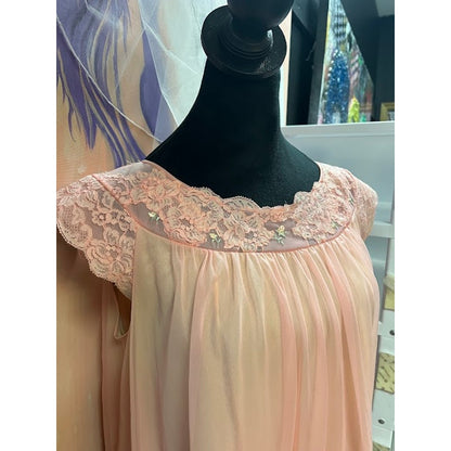 VINTAGE SHADOWLINE PEACH SHORT GOWN (SIZE SMALL)
